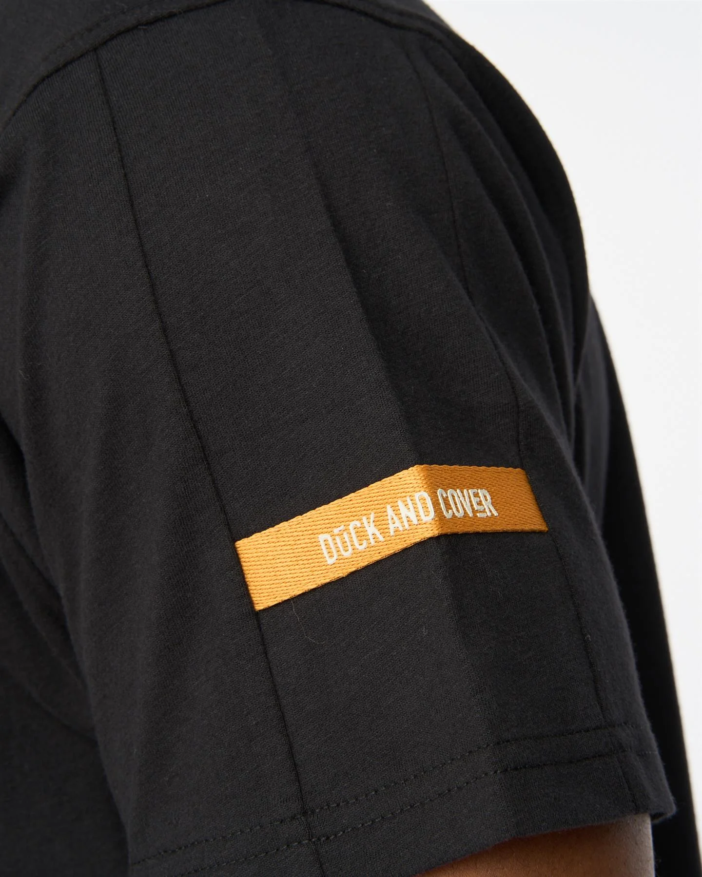 Applewood T-Shirt Black - Image 7
